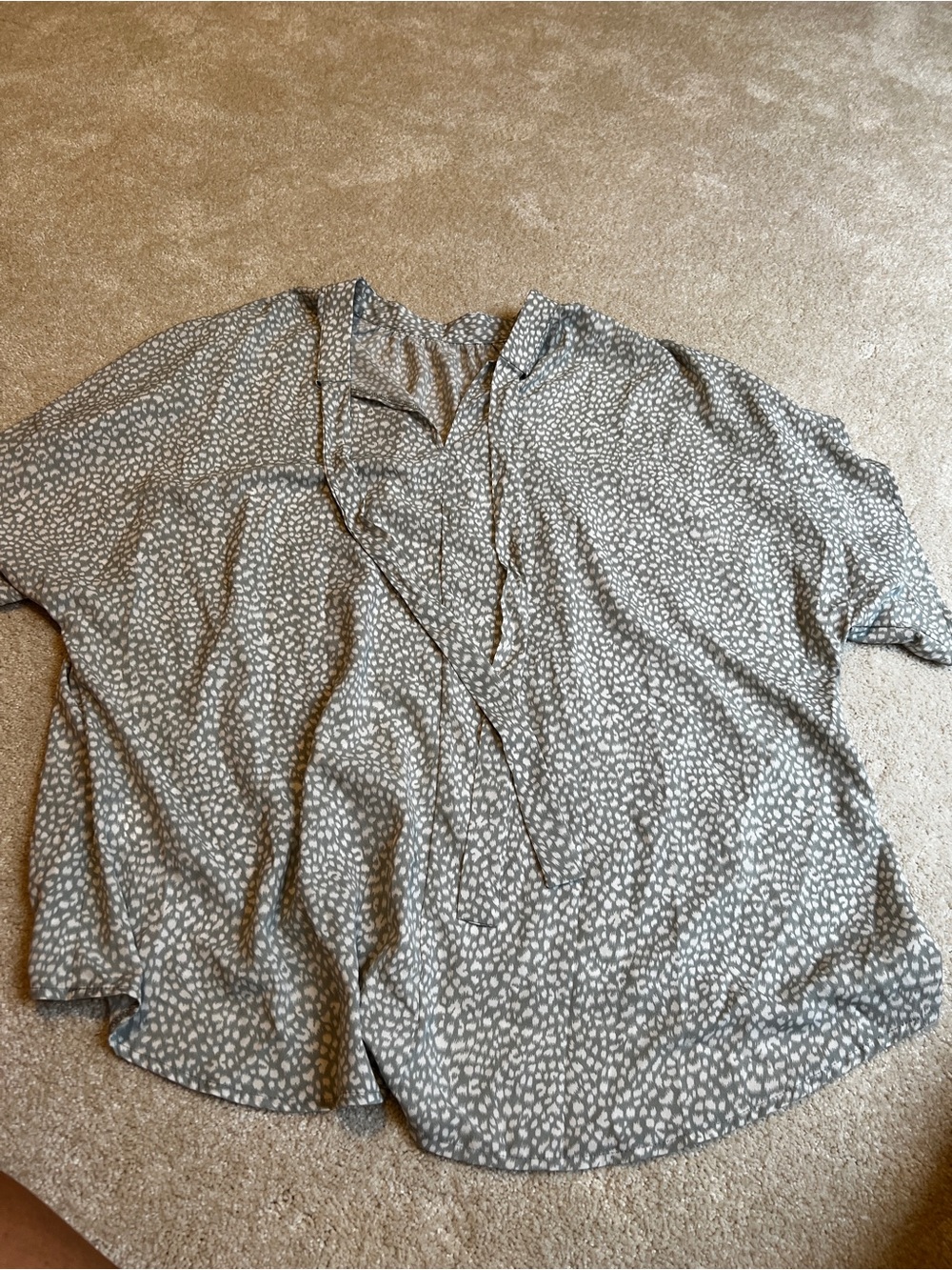 SHEIN Gray Spot-Print Short-Sleeve Blouse